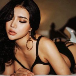 Güzelliğinin hakkını veren Akdeniz escort Melike